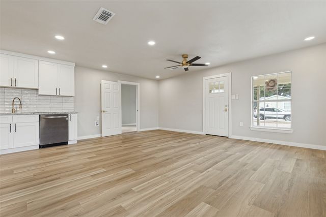 1239 Lonsdale Avenue, Dallas, TX 75217