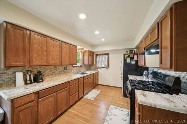 200 E Young Street, Morris, OK 74445