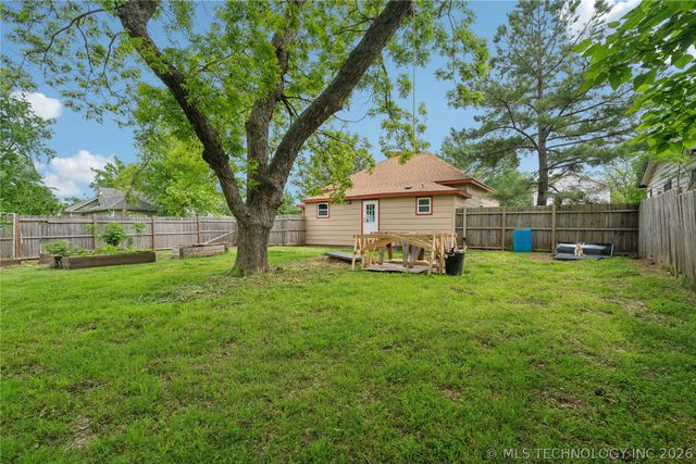 200 E Young Street, Morris, OK 74445