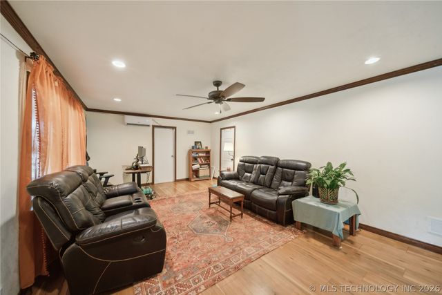 200 E Young Street, Morris, OK 74445