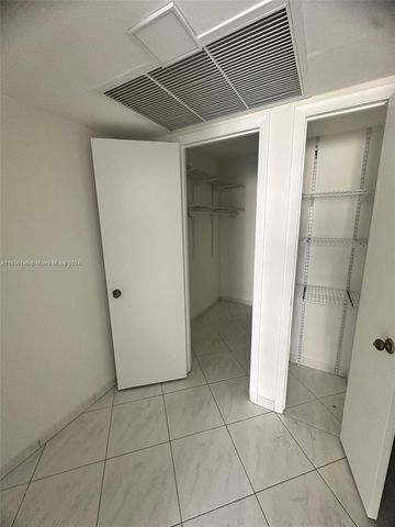 5555 Collins Ave 8Z, Miami Beach, FL 33140