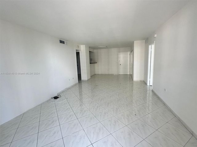 5555 Collins Ave 8Z, Miami Beach, FL 33140