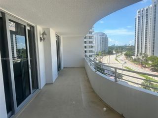 5555 Collins Ave 8Z, Miami Beach, FL 33140