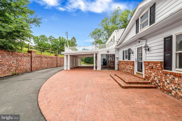 18189 SANDS RD, Purcellville, VA 20132