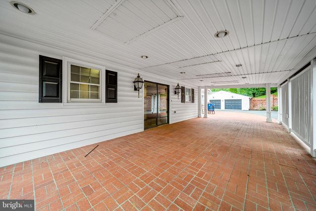 18189 SANDS RD, Purcellville, VA 20132