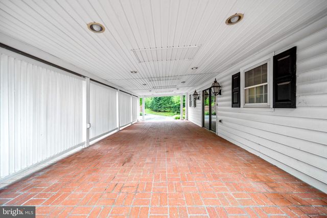 18189 SANDS RD, Purcellville, VA 20132