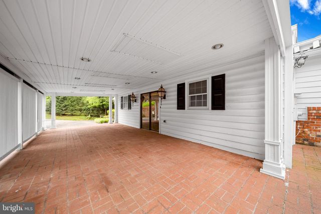 18189 SANDS RD, Purcellville, VA 20132
