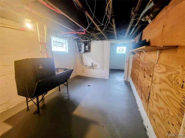 51 Dakota Street, Pontiac, MI 48341