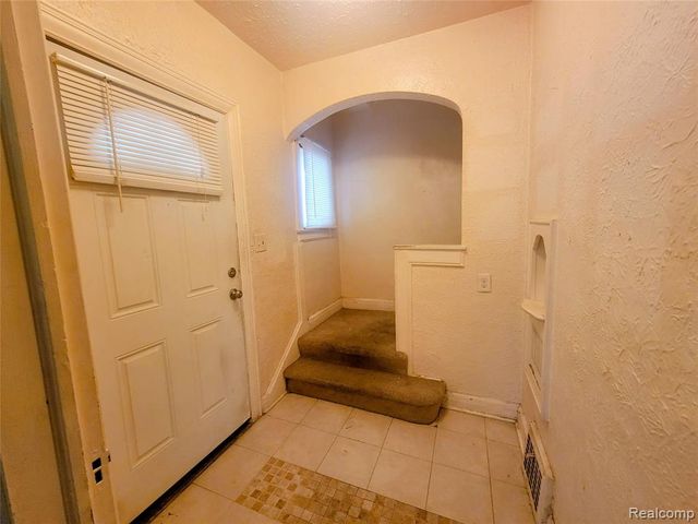 51 Dakota Street, Pontiac, MI 48341