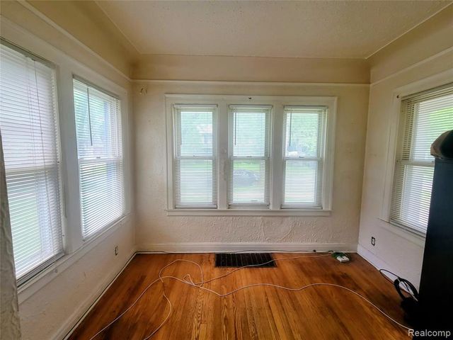 51 Dakota Street, Pontiac, MI 48341