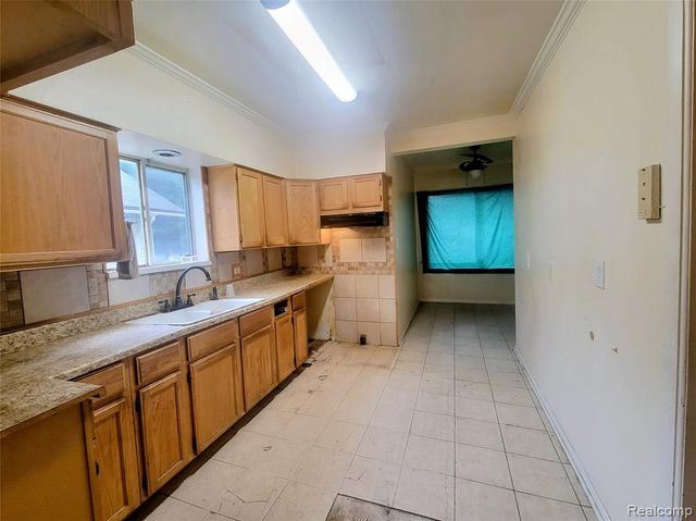 51 Dakota Street, Pontiac, MI 48341