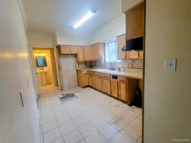 51 Dakota Street, Pontiac, MI 48341