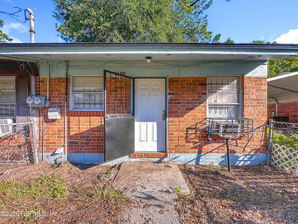 4509 KEN KNIGHT Drive N, Jacksonville, FL 32209