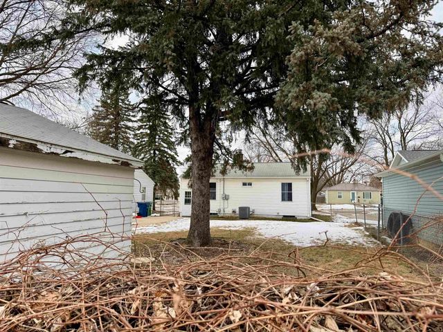 1150 Easton Avenue, Waterloo, IA 50702