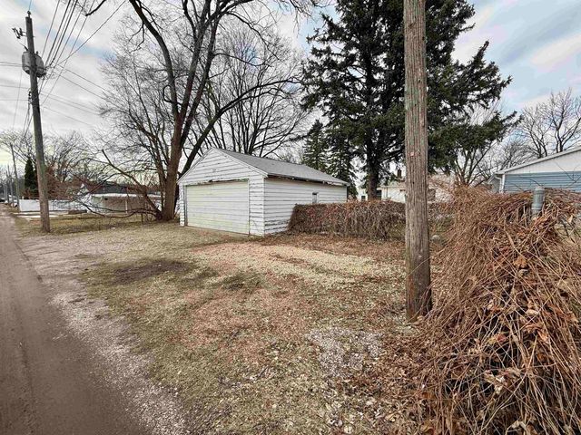 1150 Easton Avenue, Waterloo, IA 50702