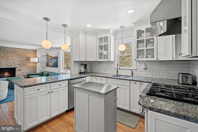 1123 BAYLISS DR, Alexandria, VA 22302