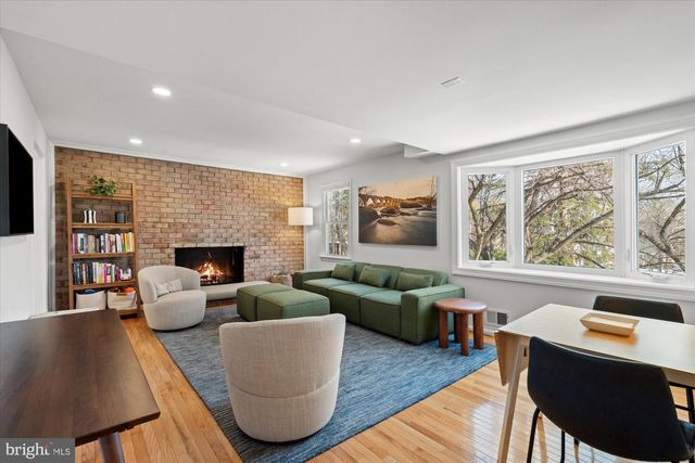 1123 BAYLISS DR, Alexandria, VA 22302