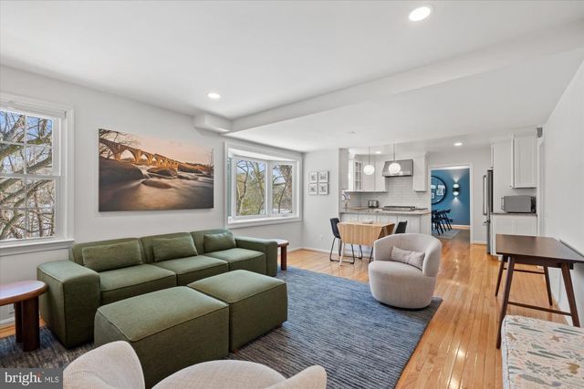 1123 BAYLISS DR, Alexandria, VA 22302