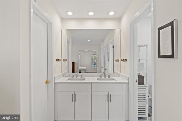 1123 BAYLISS DR, Alexandria, VA 22302