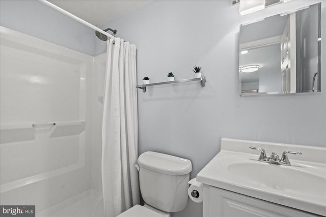 1123 BAYLISS DR, Alexandria, VA 22302