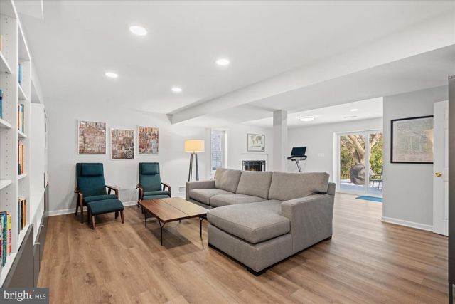 1123 BAYLISS DR, Alexandria, VA 22302