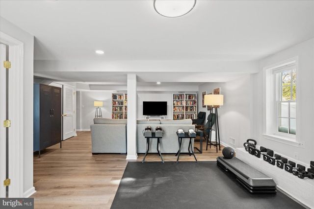 1123 BAYLISS DR, Alexandria, VA 22302