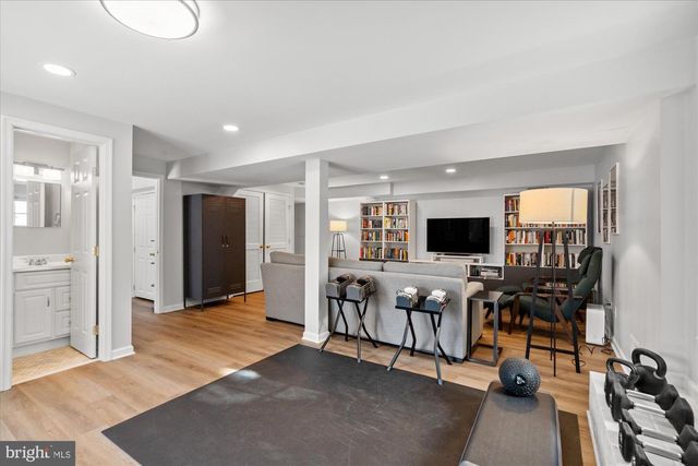 1123 BAYLISS DR, Alexandria, VA 22302