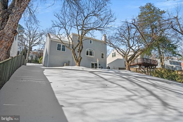 1123 BAYLISS DR, Alexandria, VA 22302