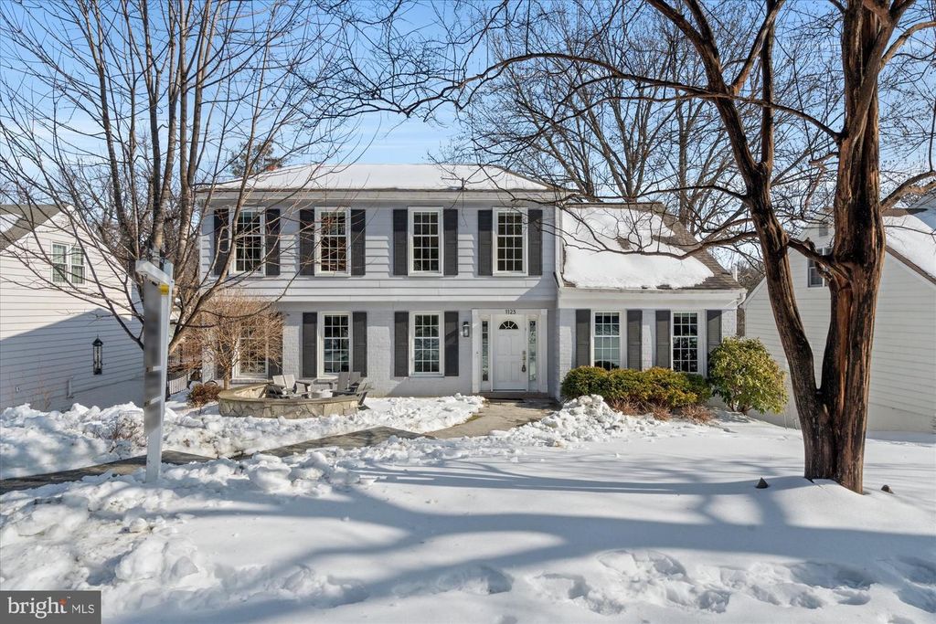 1123 BAYLISS DR, Alexandria, VA 22302