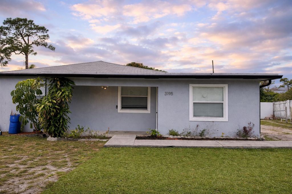 3195 Reo Lane, Palm Springs, FL 33461