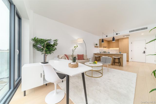 3005 Vernon Boulevard 6I, Astoria, NY 11102