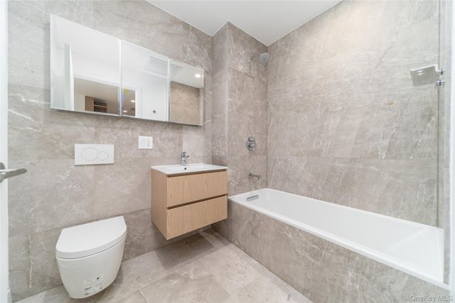 3005 Vernon Boulevard 6I, Astoria, NY 11102