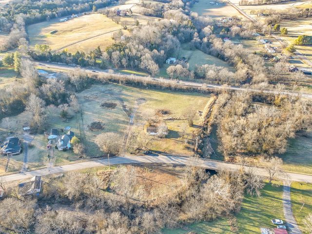 628 Old Highway 31 E 3, Bethpage, TN 37022