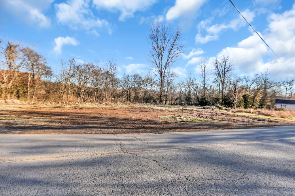 628 Old Highway 31 E 3, Bethpage, TN 37022