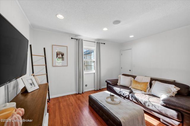 4076 Gilman Ave, Louisville, KY 40207