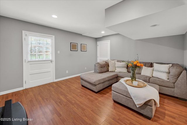 4076 Gilman Ave, Louisville, KY 40207