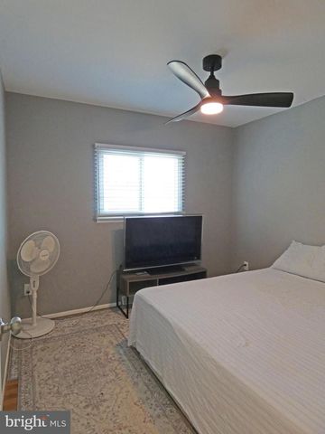 395 HICKORY AVE, Carneys Point, NJ 08069