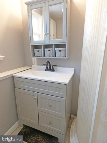 395 HICKORY AVE, Carneys Point, NJ 08069