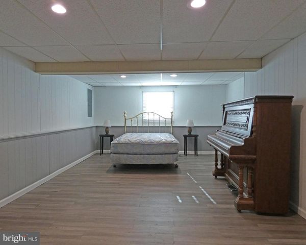 395 HICKORY AVE, Carneys Point, NJ 08069