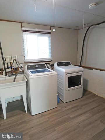 395 HICKORY AVE, Carneys Point, NJ 08069