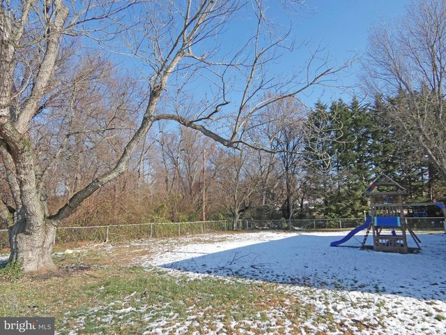 395 HICKORY AVE, Carneys Point, NJ 08069