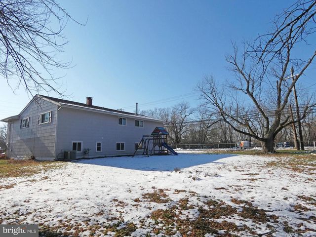 395 HICKORY AVE, Carneys Point, NJ 08069