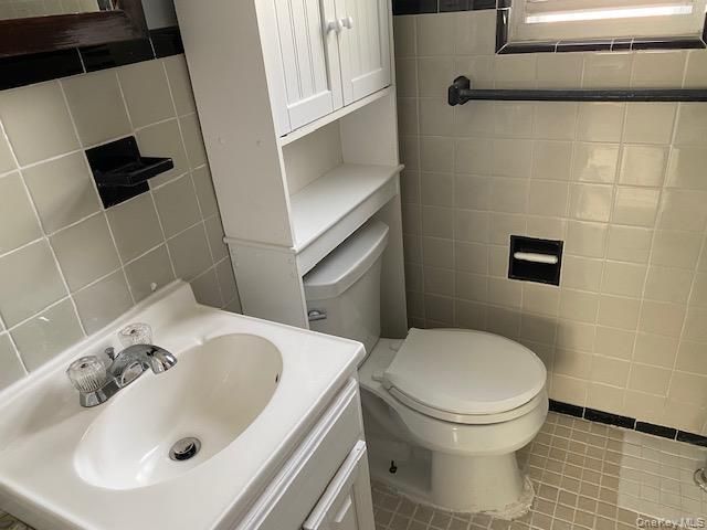 73-31 255th Street G-1, Glen Oaks, NY 11004