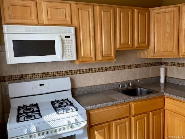 73-31 255th Street G-1, Glen Oaks, NY 11004