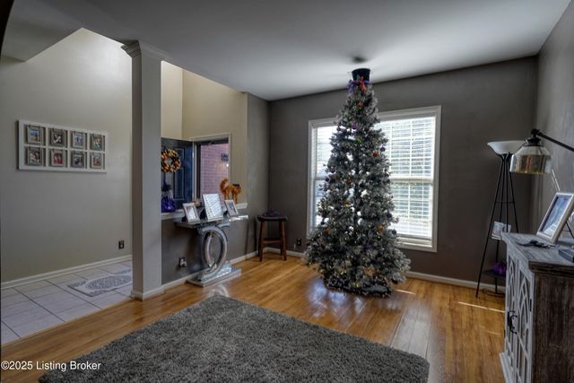 15713 Beckley Hills Dr, Louisville, KY 40245