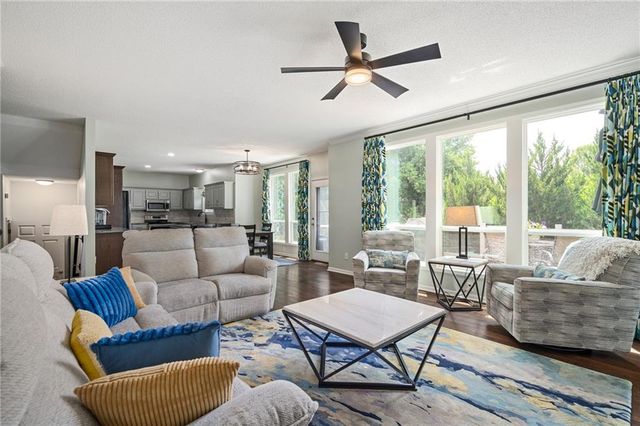 19821 W 97th Street, Lenexa, KS 66220