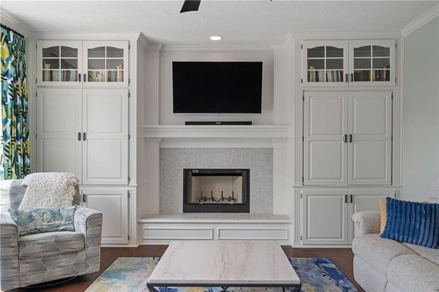 19821 W 97th Street, Lenexa, KS 66220