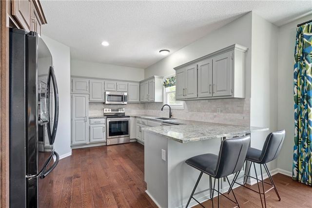 19821 W 97th Street, Lenexa, KS 66220