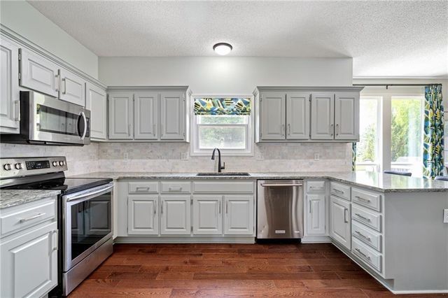 19821 W 97th Street, Lenexa, KS 66220