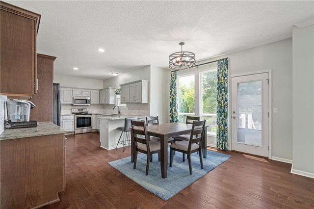 19821 W 97th Street, Lenexa, KS 66220